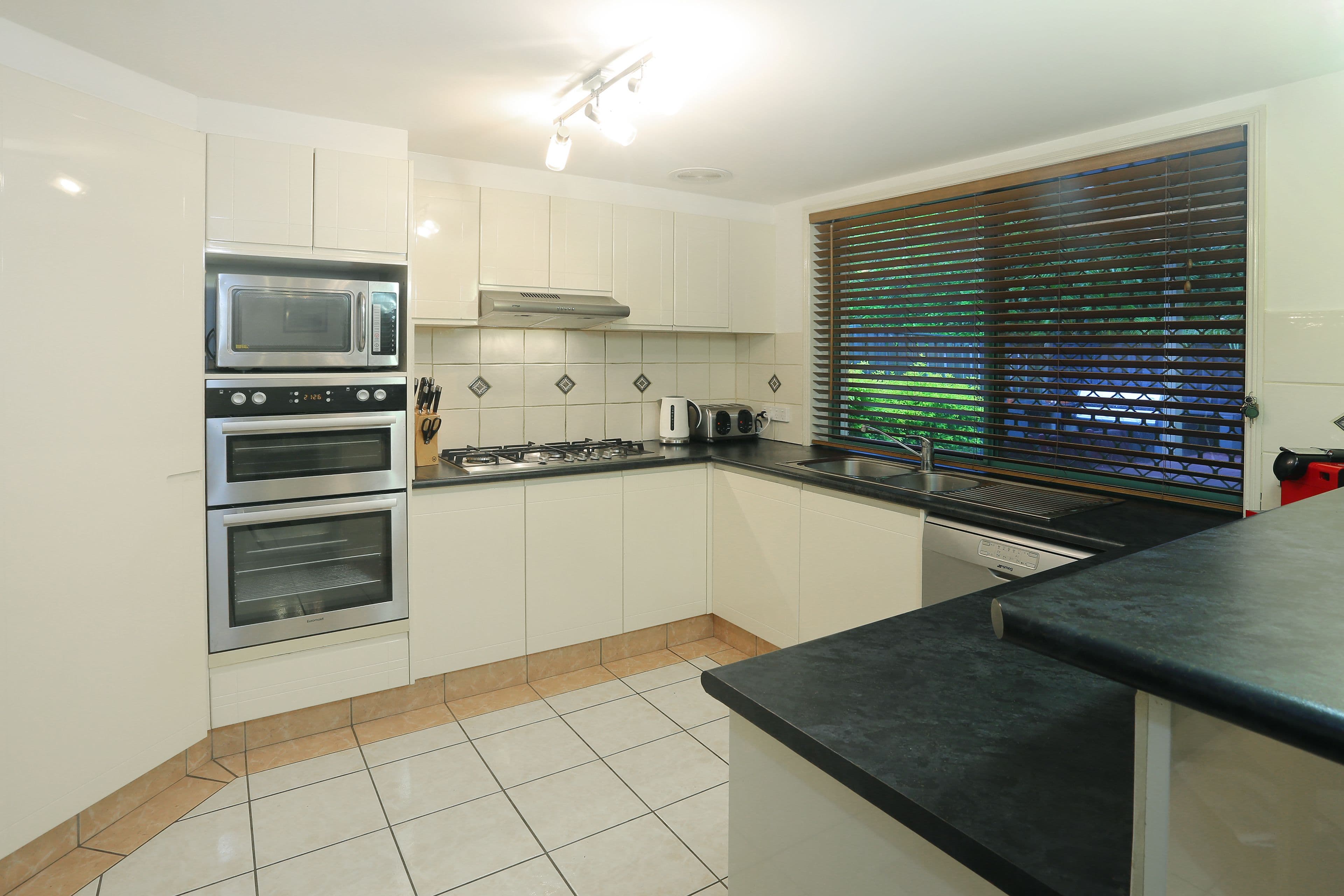 25 Royal Court, Ashmore QLD 4214, Ashmore - Thumbnail 7