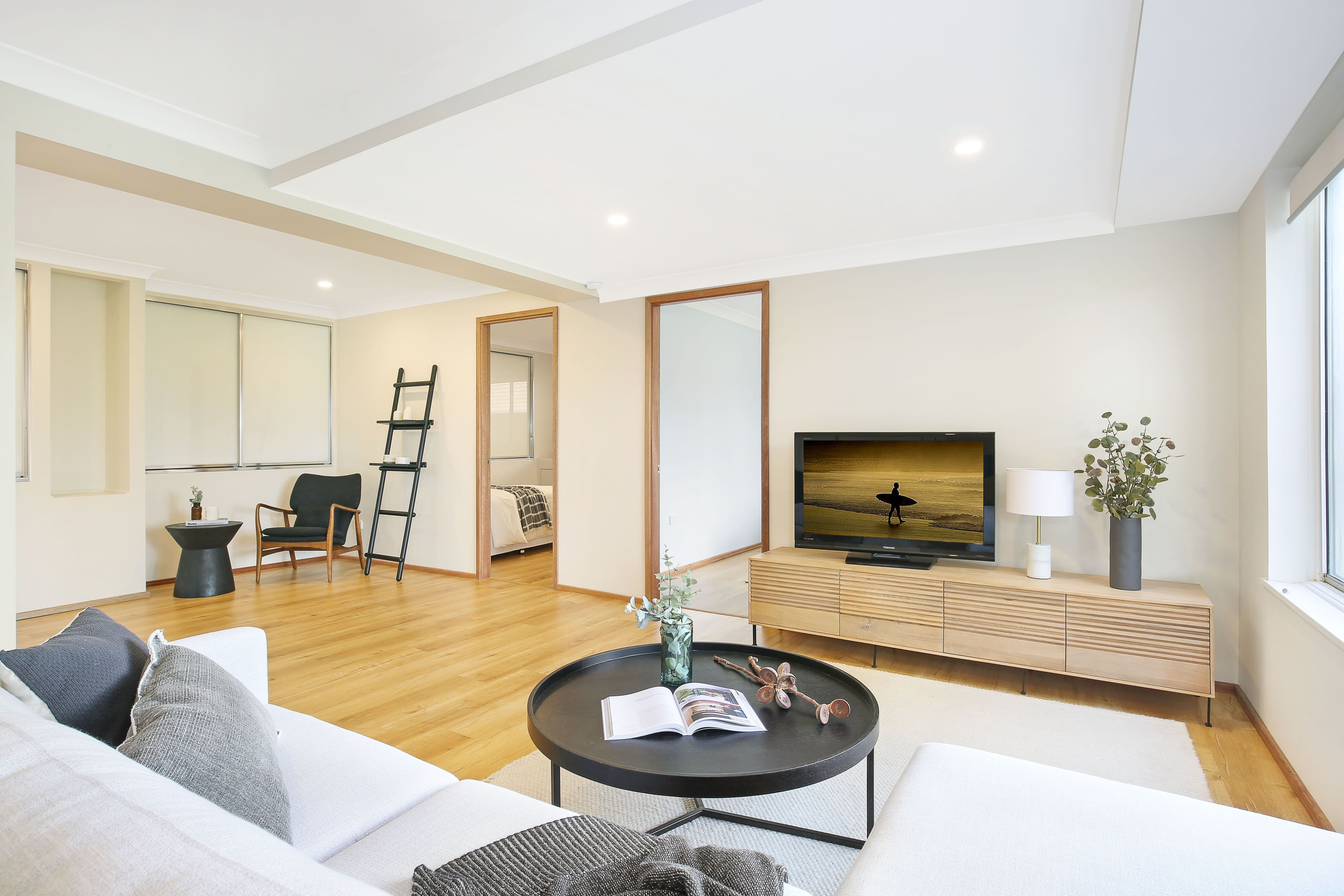 227 Farmborough Road, Farmborough Heights - Thumbnail 2