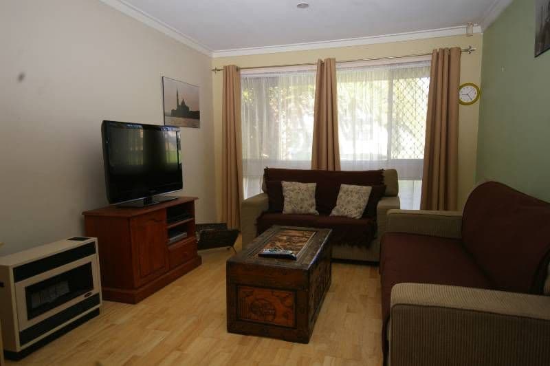 4 Lanham Court, KOONDOOLA WA 6064, Koondoola - Thumbnail 3