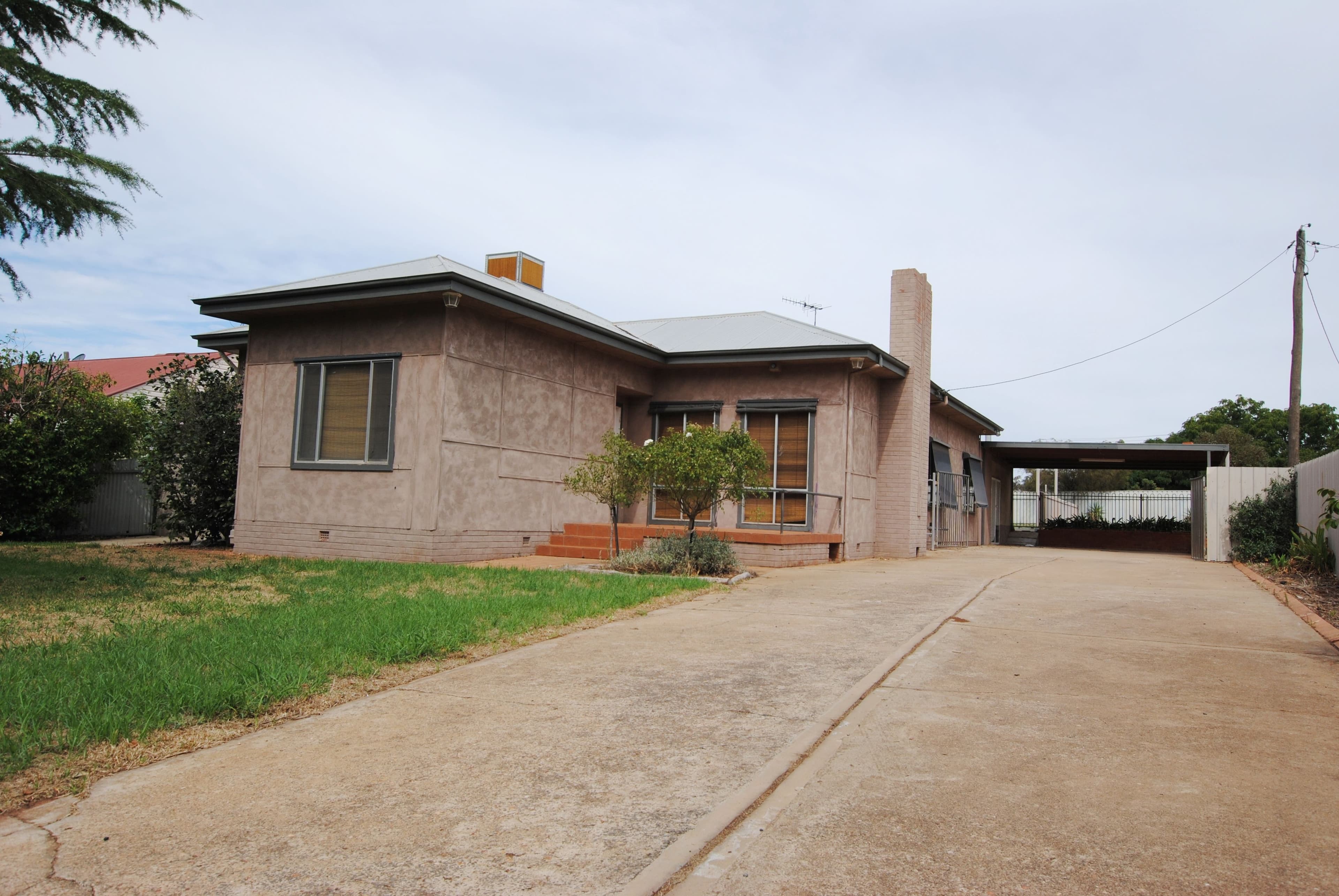72 Bromfield Street, Griffith - Image 1