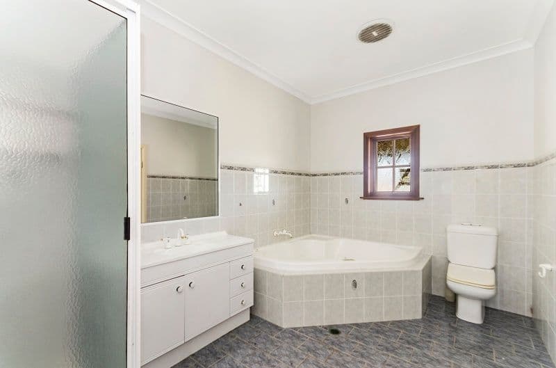 319 Kelso Drive, Kelso QLD 4815, Kelso - Thumbnail 6