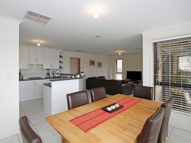16 Edithburgh Avenue, SEAFORD RISE SA 5169, Seaford Rise - Thumbnail 3