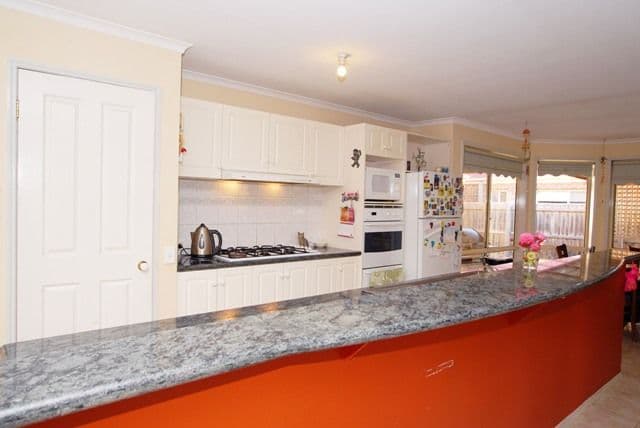 38 Westleigh Drive, WERRIBEE VIC 3030, Werribee - Thumbnail 3