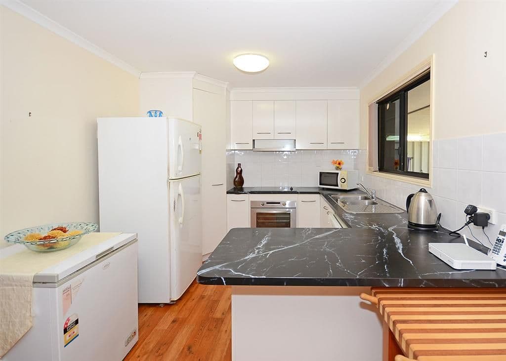 18 Aimee Drive, URANGAN QLD 4655, Urangan - Thumbnail 6