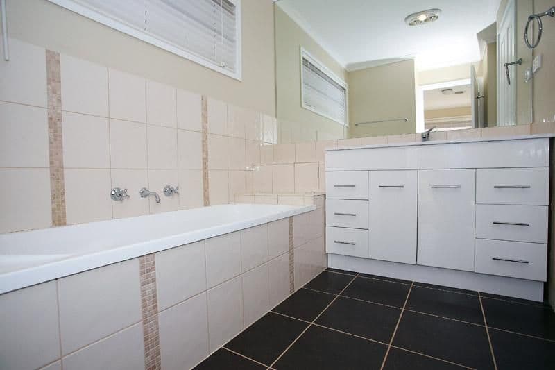 19 BILLANOOK Way, CHIRNSIDE PARK VIC 3116, Chirnside Park - Thumbnail 6