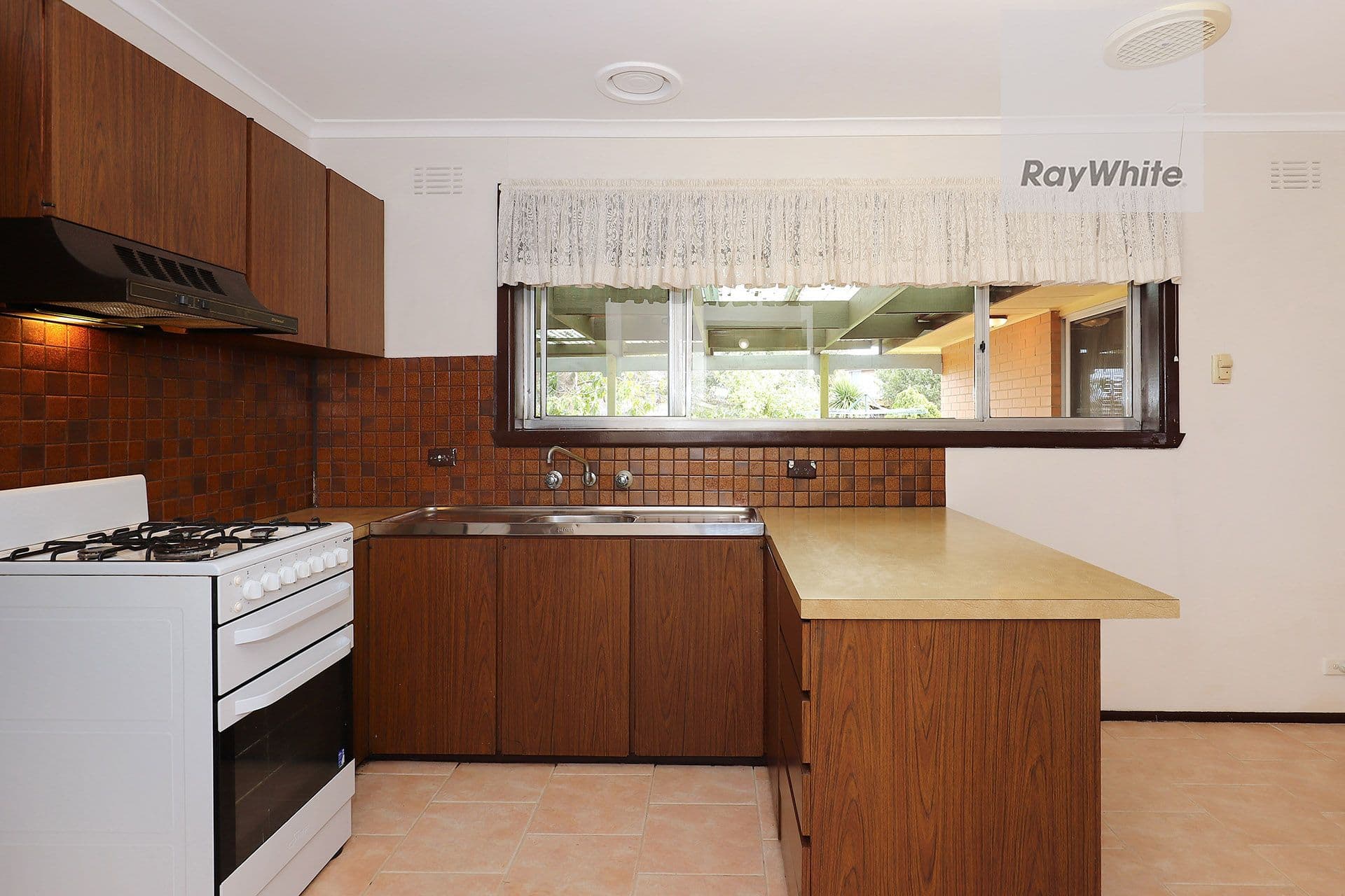 17 Aylesbury Crescent, Gladstone Park VIC 3043, Gladstone Park - Thumbnail 8