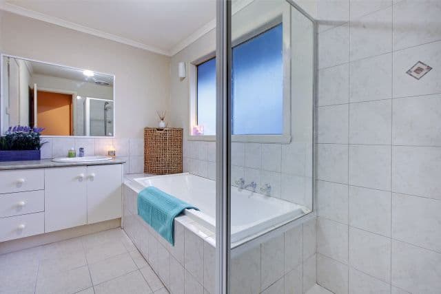 19 Elinda Place, Reservoir VIC 3073, Reservoir - Thumbnail 6