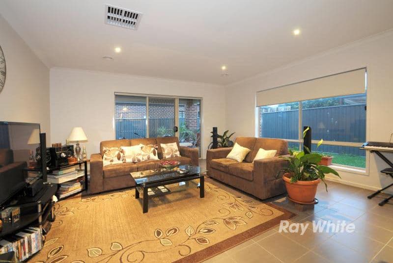 24 Kindred Avenue, CRANBOURNE NORTH VIC 3977, Cranbourne North - Thumbnail 3