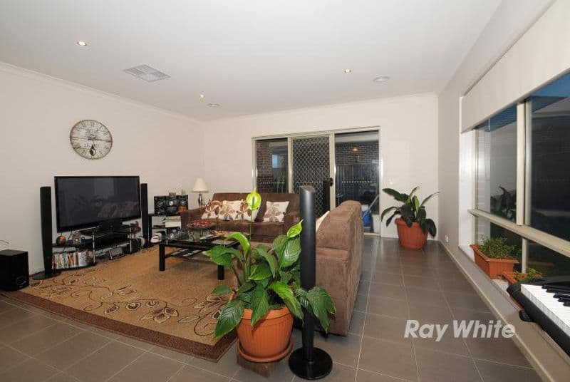 24 Kindred Avenue, CRANBOURNE NORTH VIC 3977, Cranbourne North - Thumbnail 4