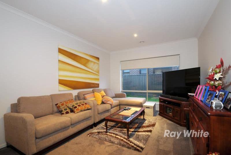 24 Kindred Avenue, CRANBOURNE NORTH VIC 3977, Cranbourne North - Thumbnail 5