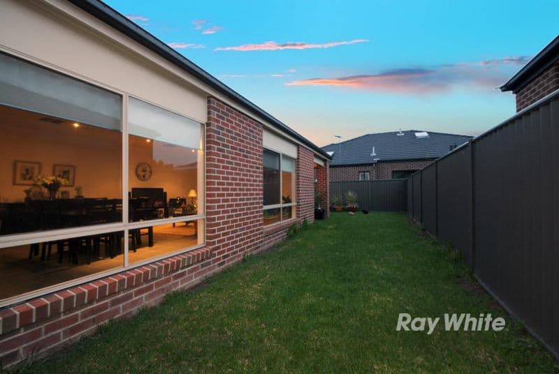24 Kindred Avenue, CRANBOURNE NORTH VIC 3977, Cranbourne North - Thumbnail 8