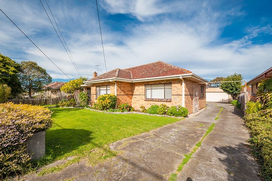 9 McCasker Avenue, Reservoir VIC 3073, Reservoir - Thumbnail 2