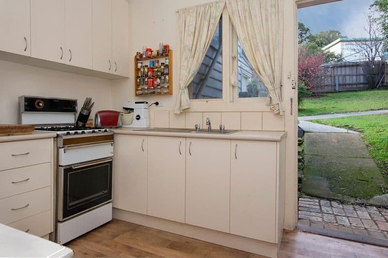 8 Parker Avenue, BORONIA VIC 3155, Boronia - Thumbnail 4