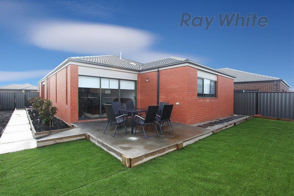 75 Breasley Parkway, POINT COOK VIC 3030, Point Cook - Thumbnail 2