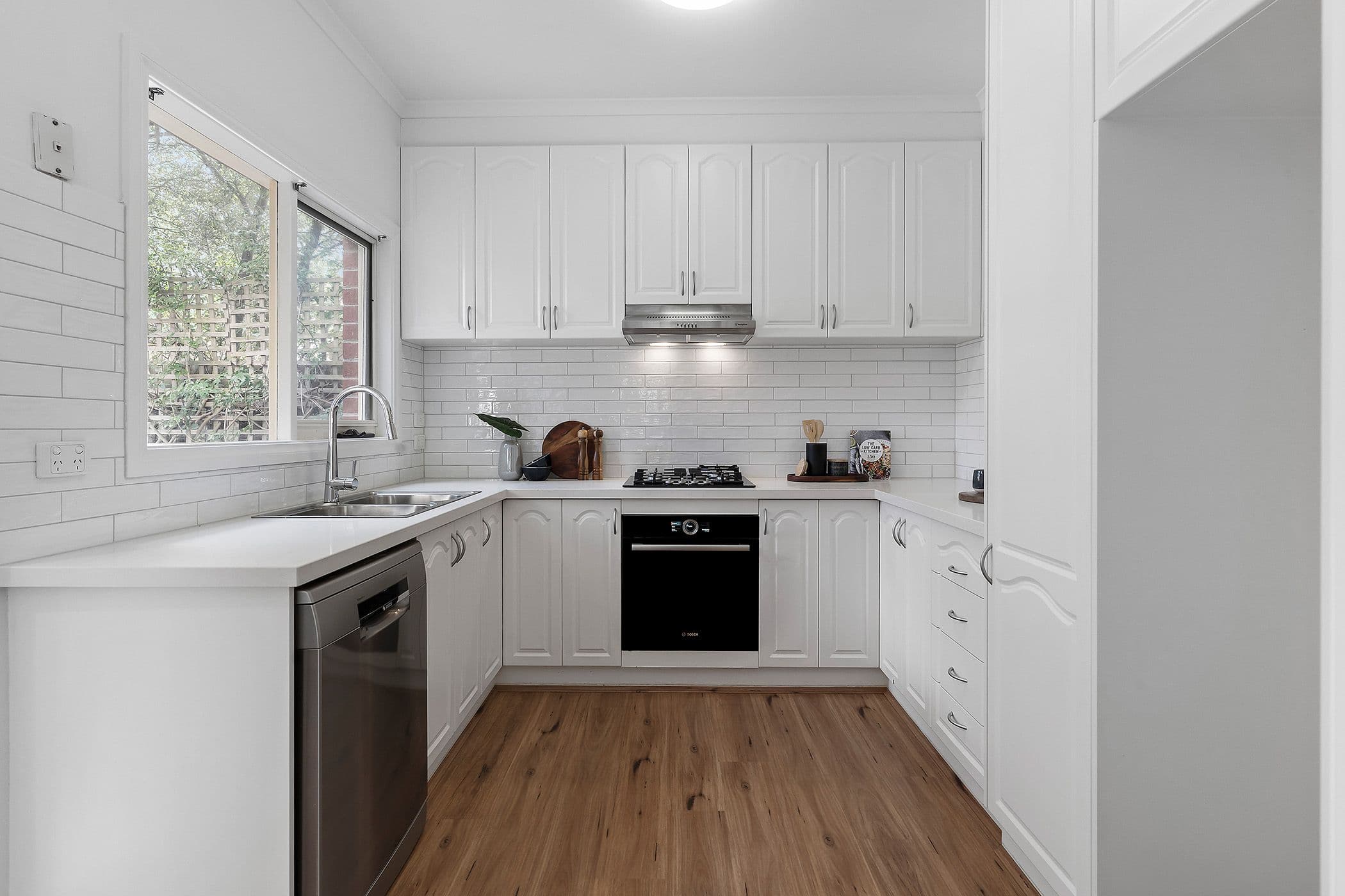 8 Napier Crescent, Essendon VIC 3040, Essendon - Thumbnail 2