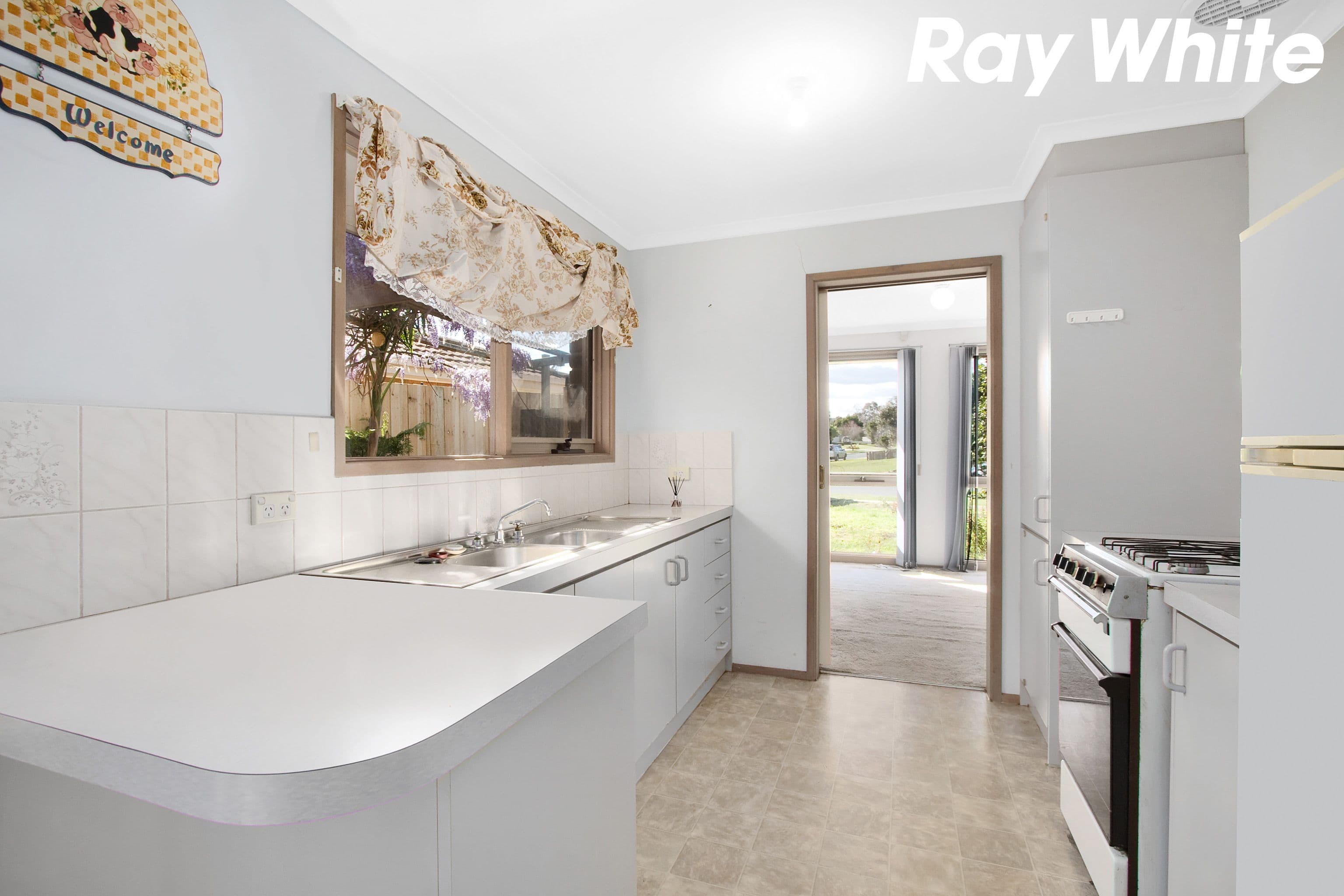 7 Simon Drive, Pakenham VIC 3810, Pakenham - Thumbnail 3