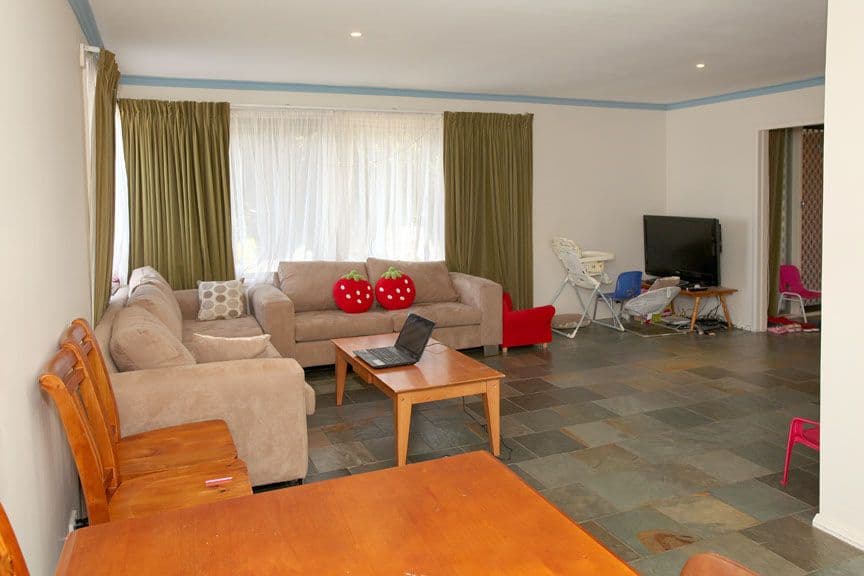 4 Elmwood Crescent, GLEN WAVERLEY VIC 3150, Glen Waverley - Thumbnail 3