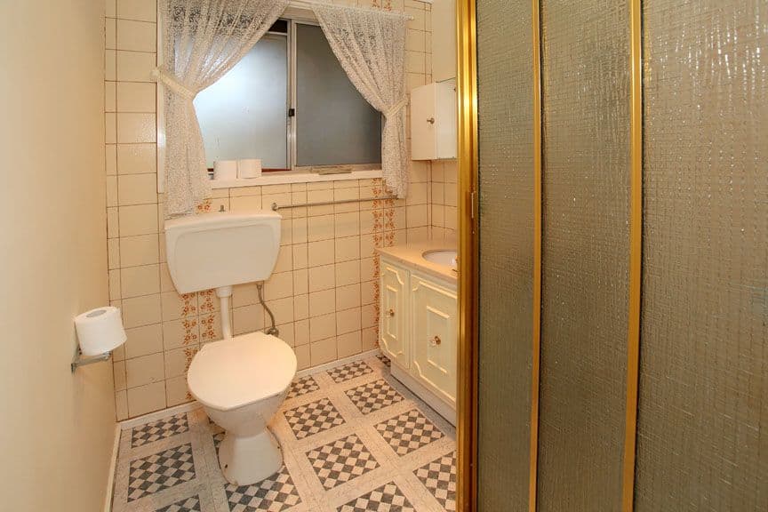 4 Elmwood Crescent, GLEN WAVERLEY VIC 3150, Glen Waverley - Thumbnail 8