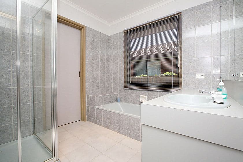 8 Hawthorn Court, MILL PARK VIC 3082, Mill Park - Thumbnail 8