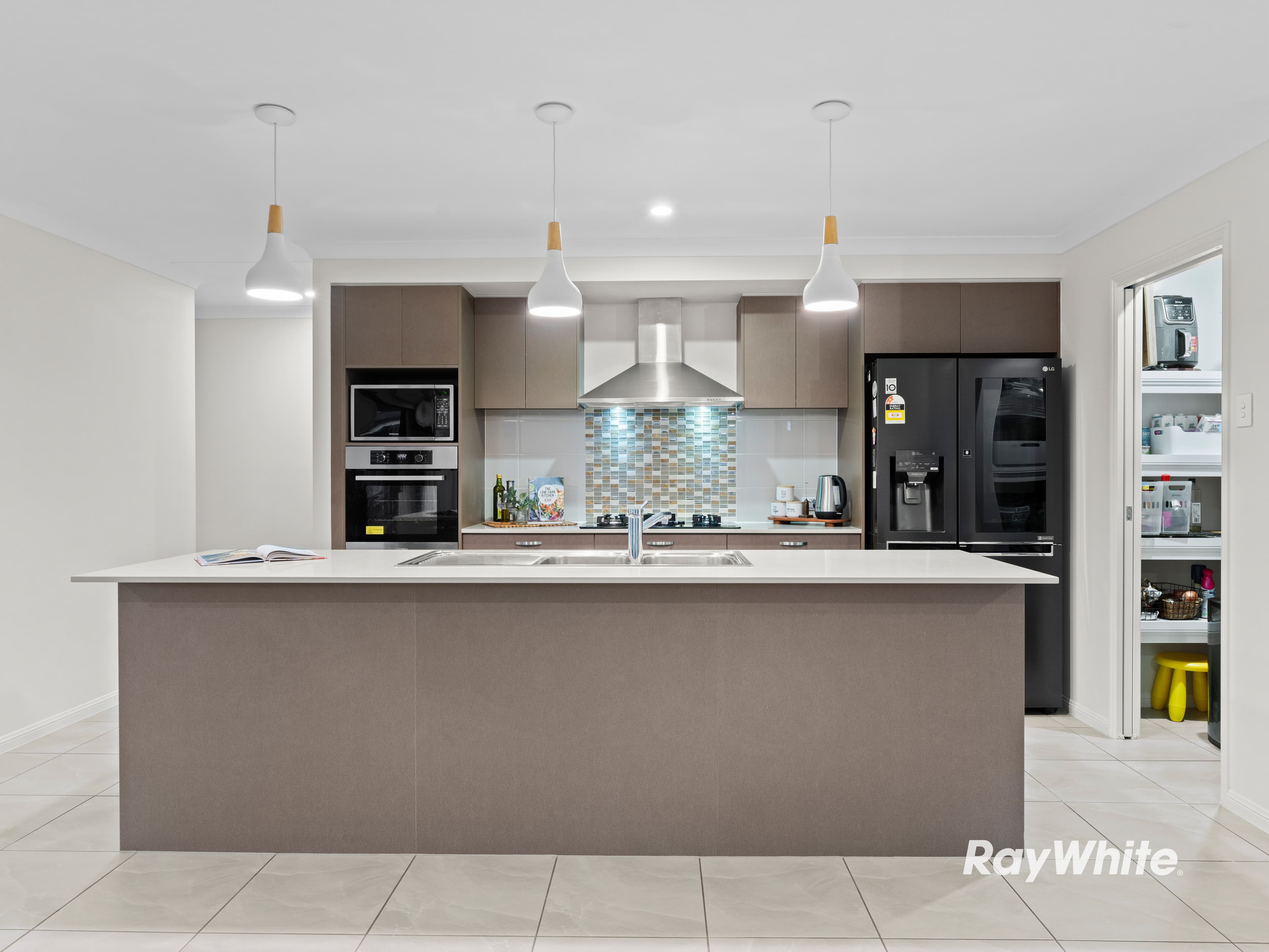 24 Skelbrook Road, Park Ridge QLD 4125, Park Ridge - Thumbnail 3