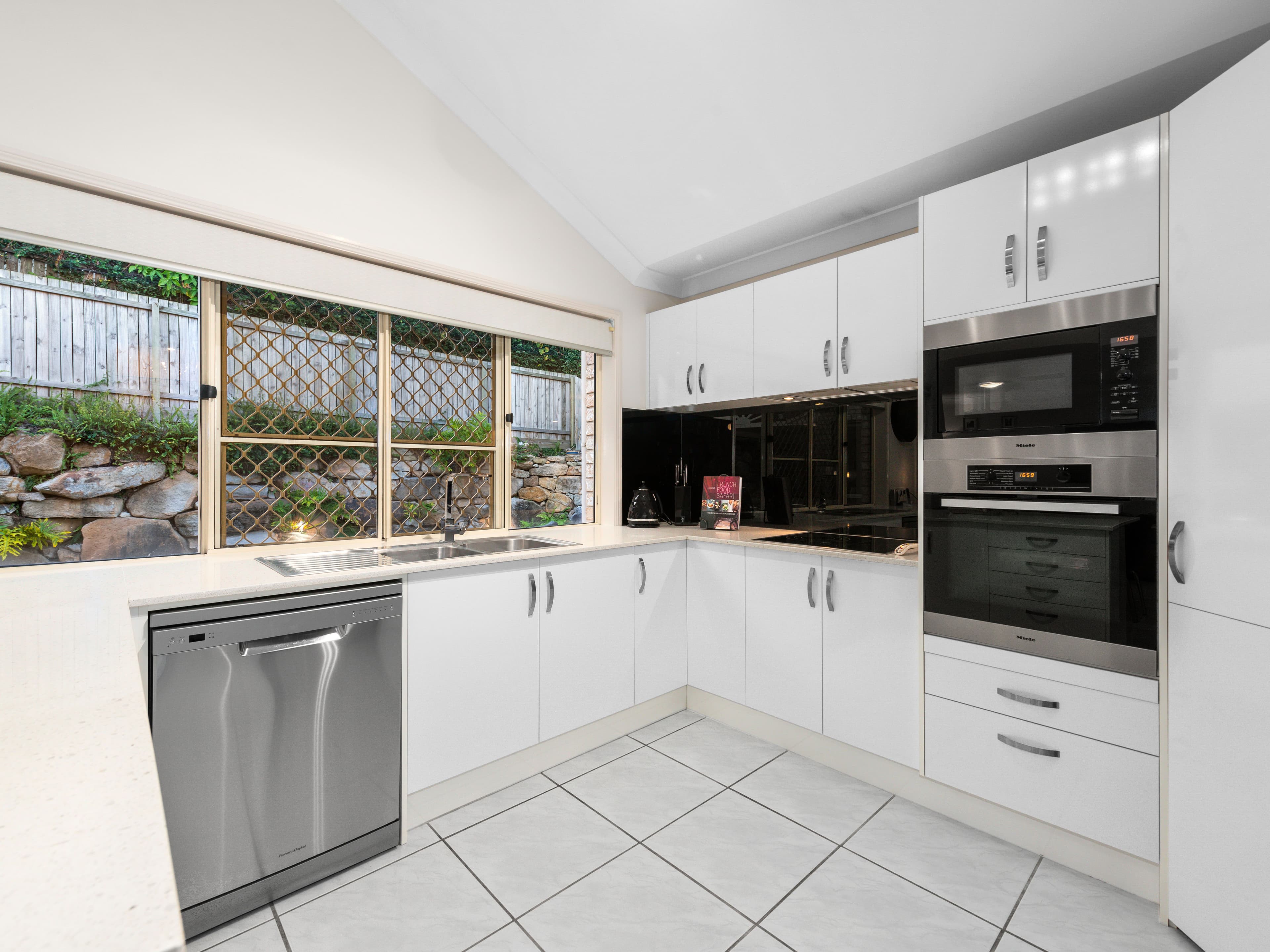 23 Bishop Place, Carindale QLD 4152, Carindale - Thumbnail 4