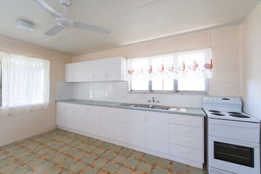 82 Wood Street, BARNEY POINT QLD 4680, Barney Point - Thumbnail 2