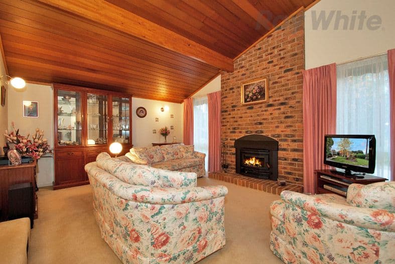 53 ANGELICA Crescent, CROYDON HILLS VIC 3136, Croydon Hills - Thumbnail 2