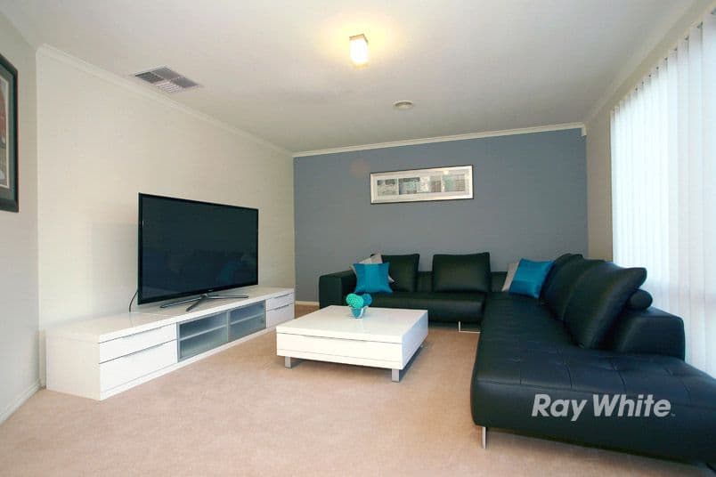 9 Charlotte Place, CRANBOURNE WEST VIC 3977, Cranbourne West - Thumbnail 2