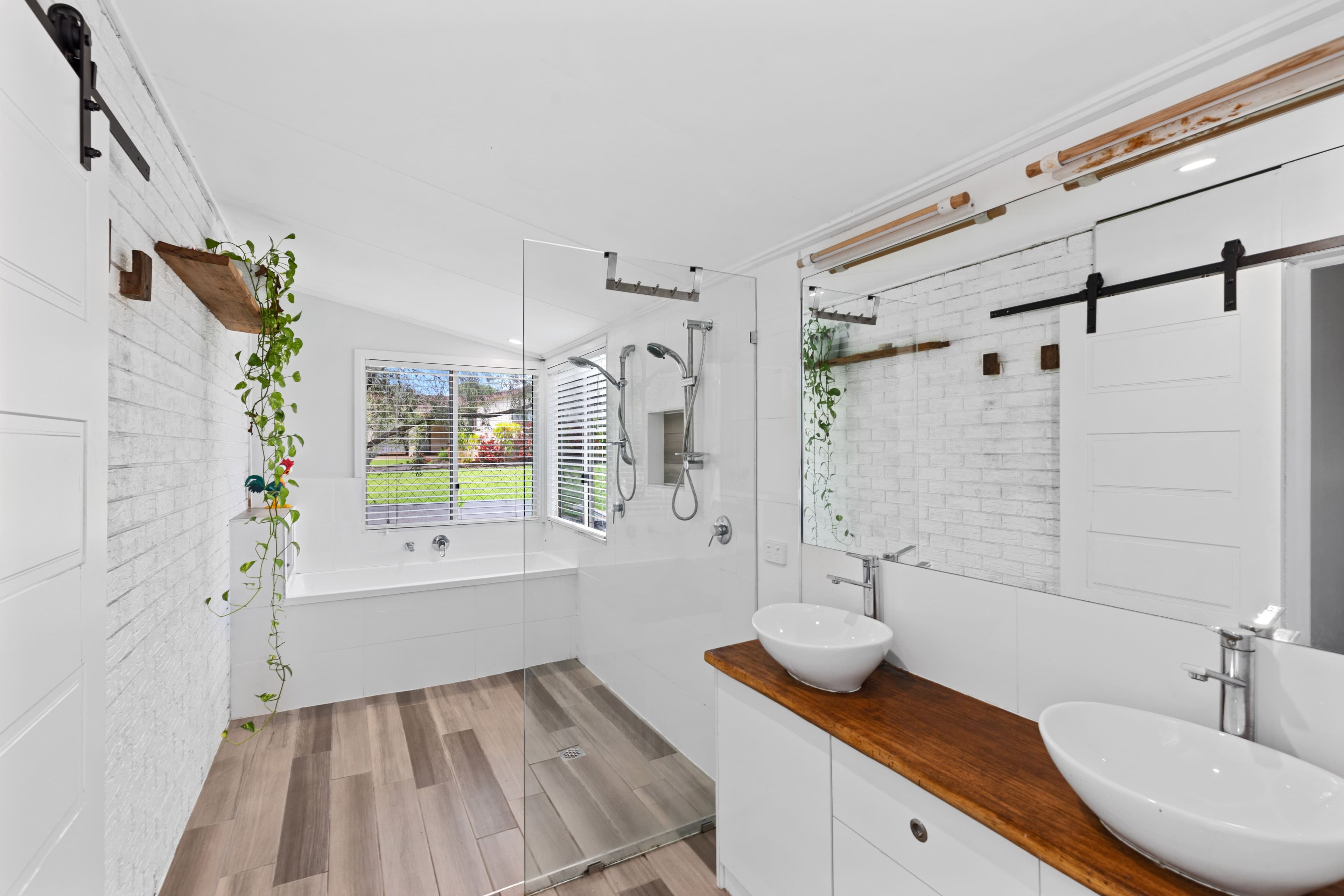 11 Mooloolah Street, Landsborough QLD 4550, Landsborough - Thumbnail 2