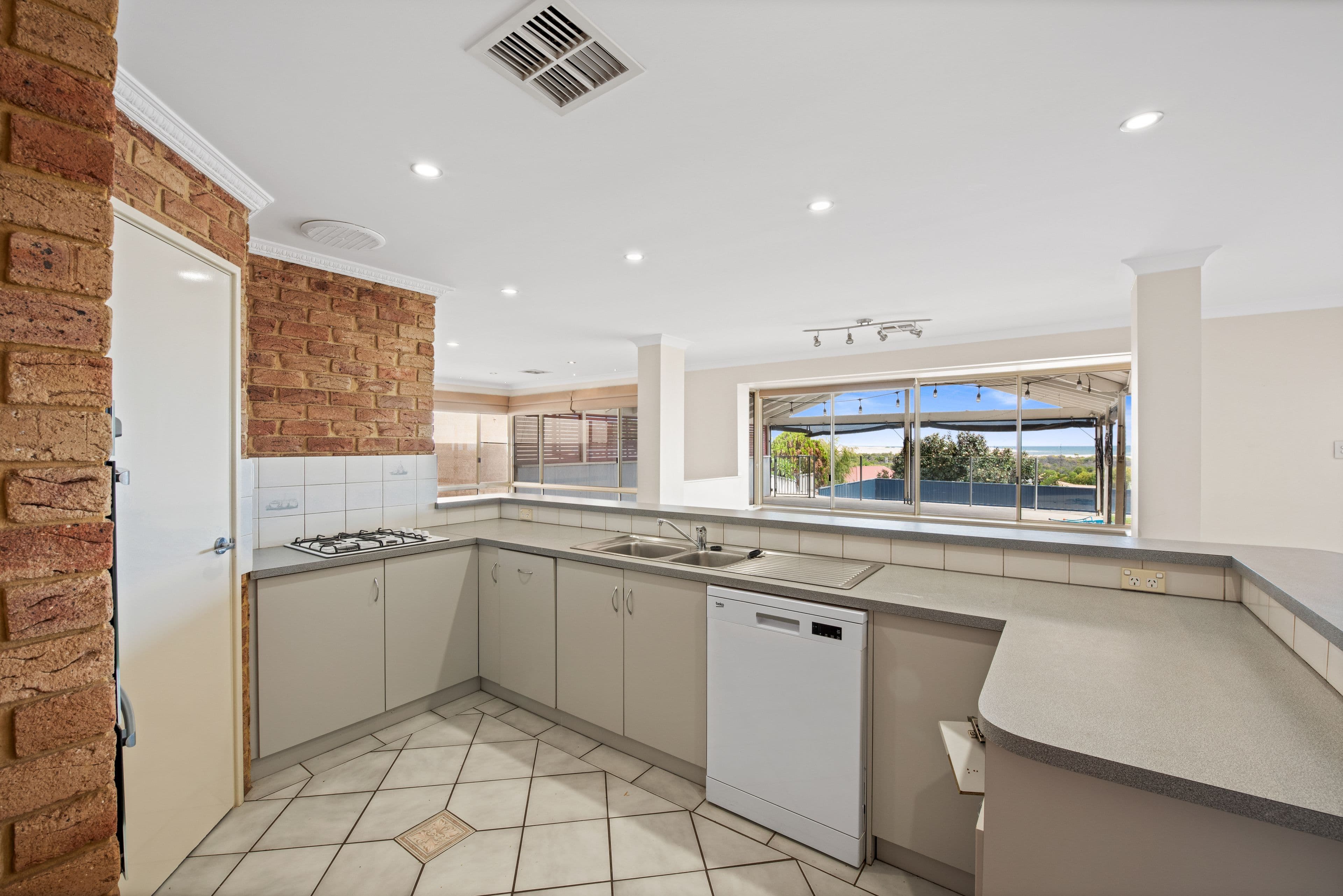 28 Bellimos Drive, Wandina WA 6530, Wandina - Thumbnail 5