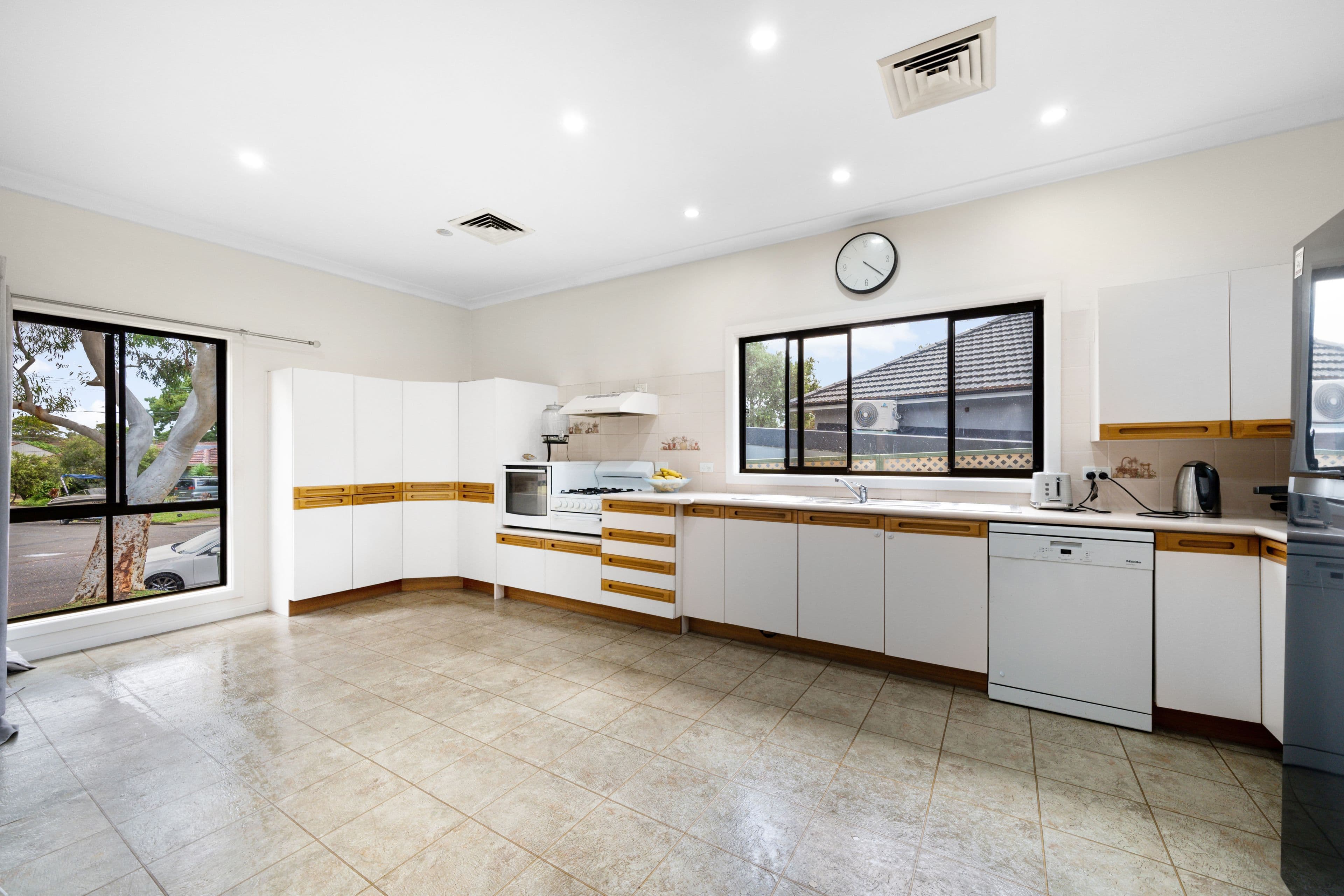 9 Kent Avenue, Roselands NSW 2196, Roselands - Thumbnail 2