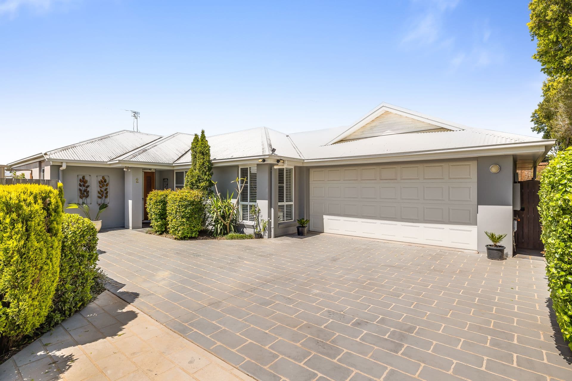 462 Mackenzie Street, Middle Ridge QLD 4350, Middle Ridge - Thumbnail 2