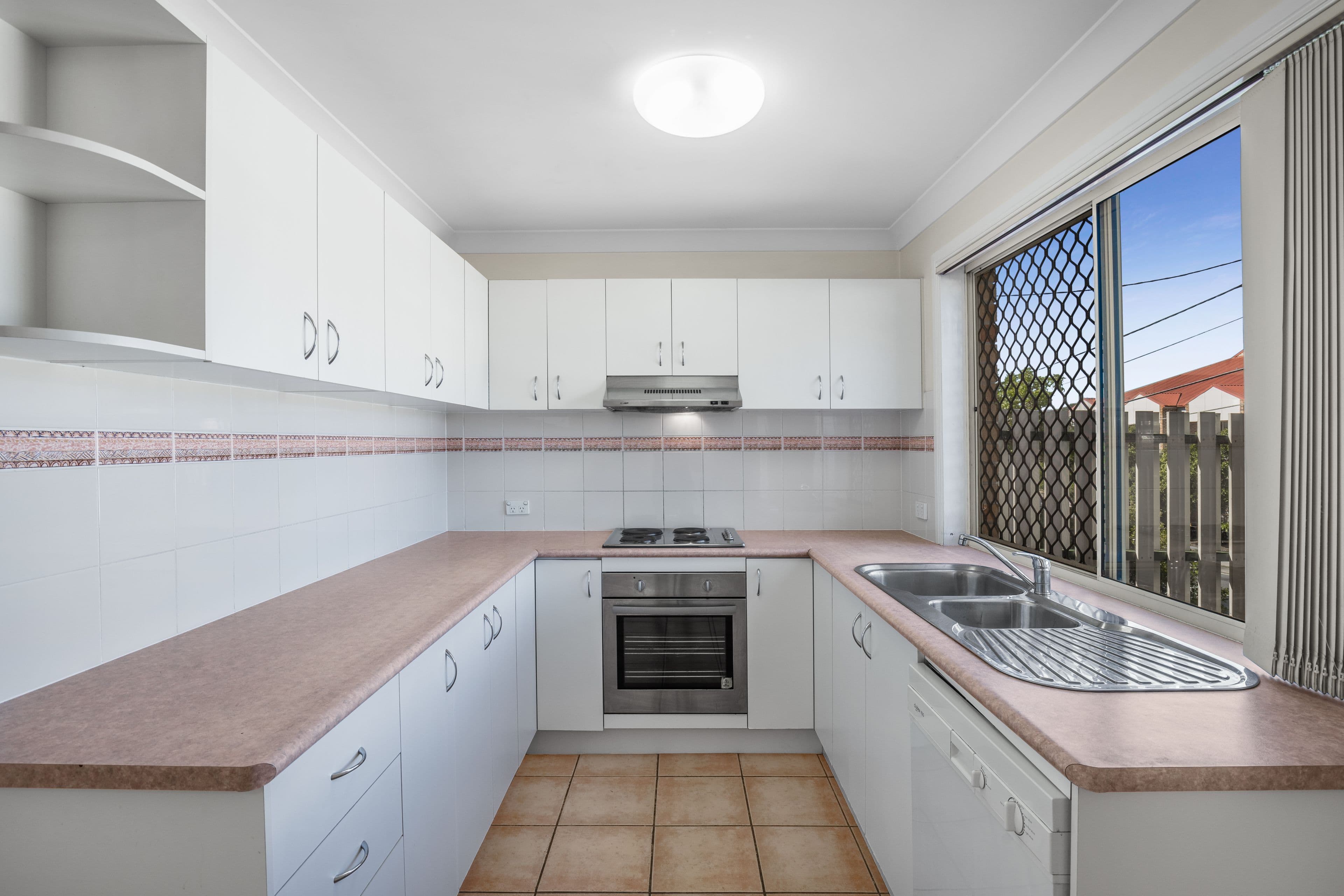 15 Vera Street, Greenslopes QLD 4120, Greenslopes - Thumbnail 2