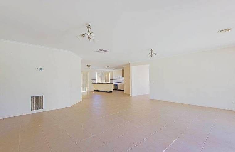 35 Dunkirk Drive, Point Cook VIC 3030, Point Cook - Thumbnail 3