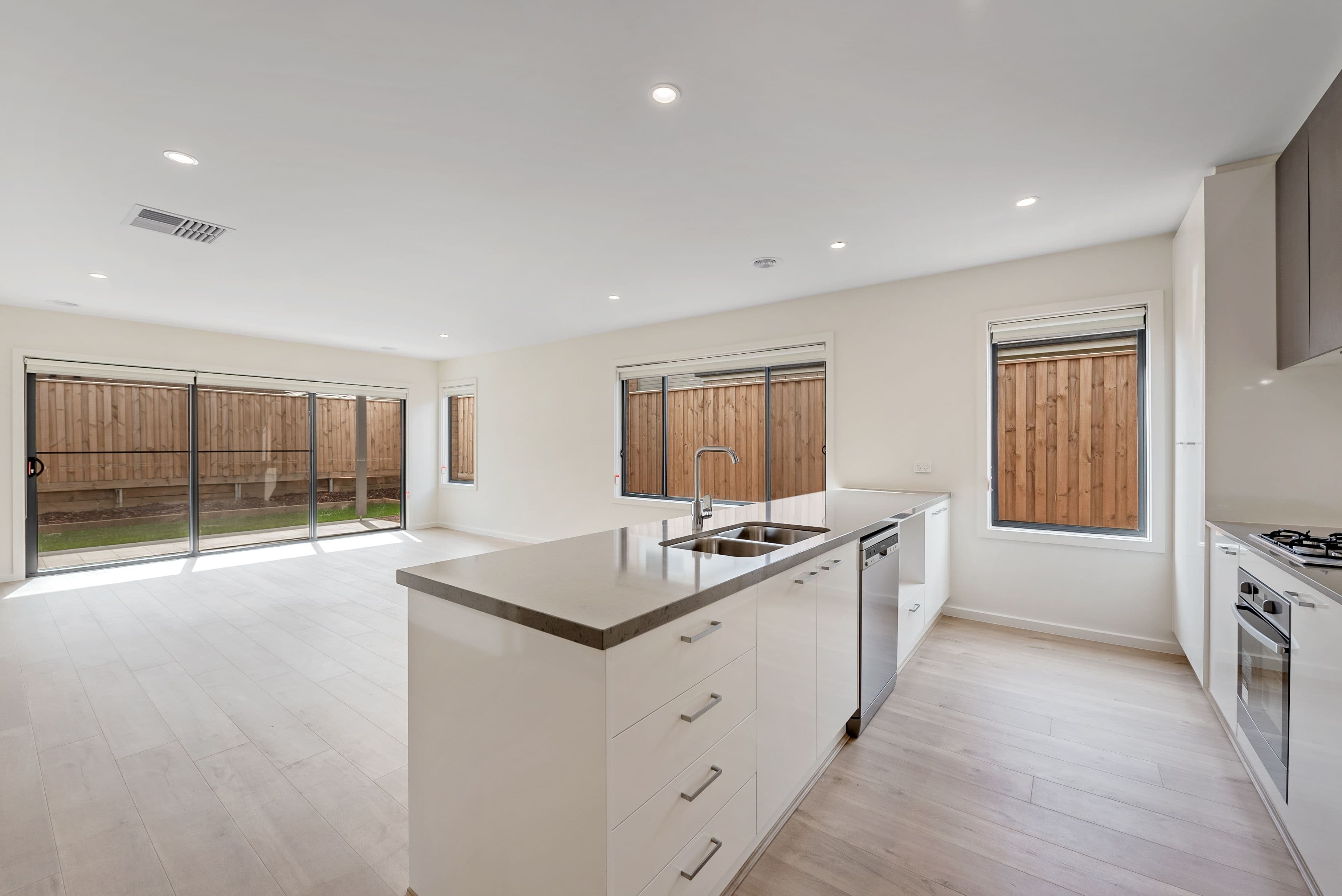 901/15 Garrigarrang Avenue, KOGARAH NSW 2217, Kogarah - Thumbnail 2