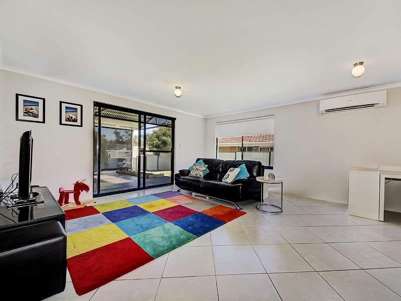 4 Hazlett Lane, DAWESVILLE WA 6211, Dawesville - Thumbnail 2