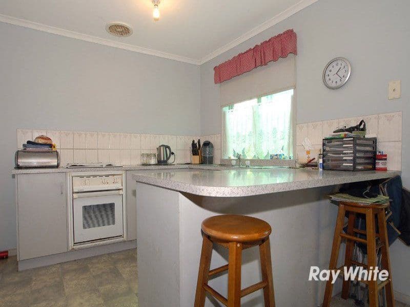 10 Orlit Close, CRANBOURNE VIC 3977, Cranbourne North - Thumbnail 2