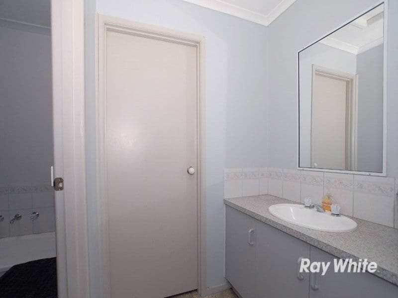 10 Orlit Close, CRANBOURNE VIC 3977, Cranbourne North - Thumbnail 5
