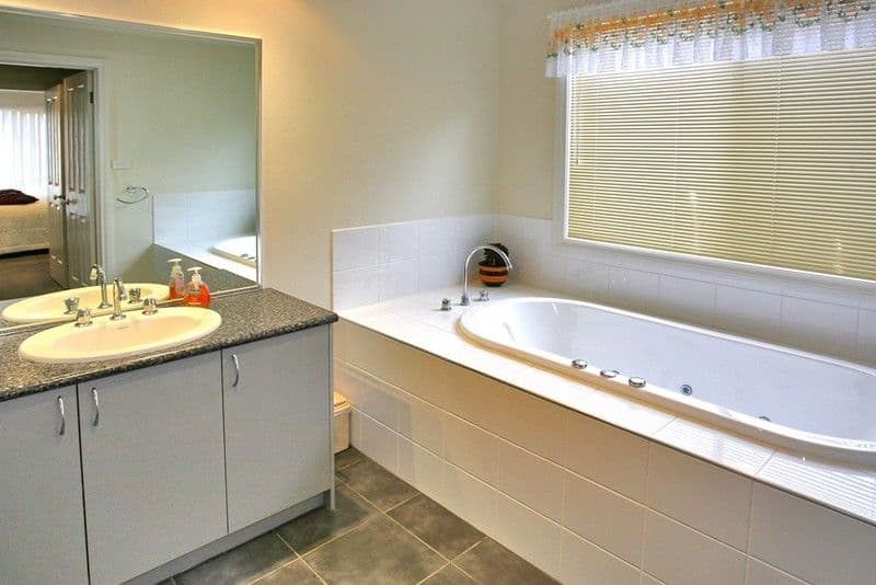 31 San Sebastion Drive, POINT COOK VIC 3030, Point Cook - Thumbnail 3