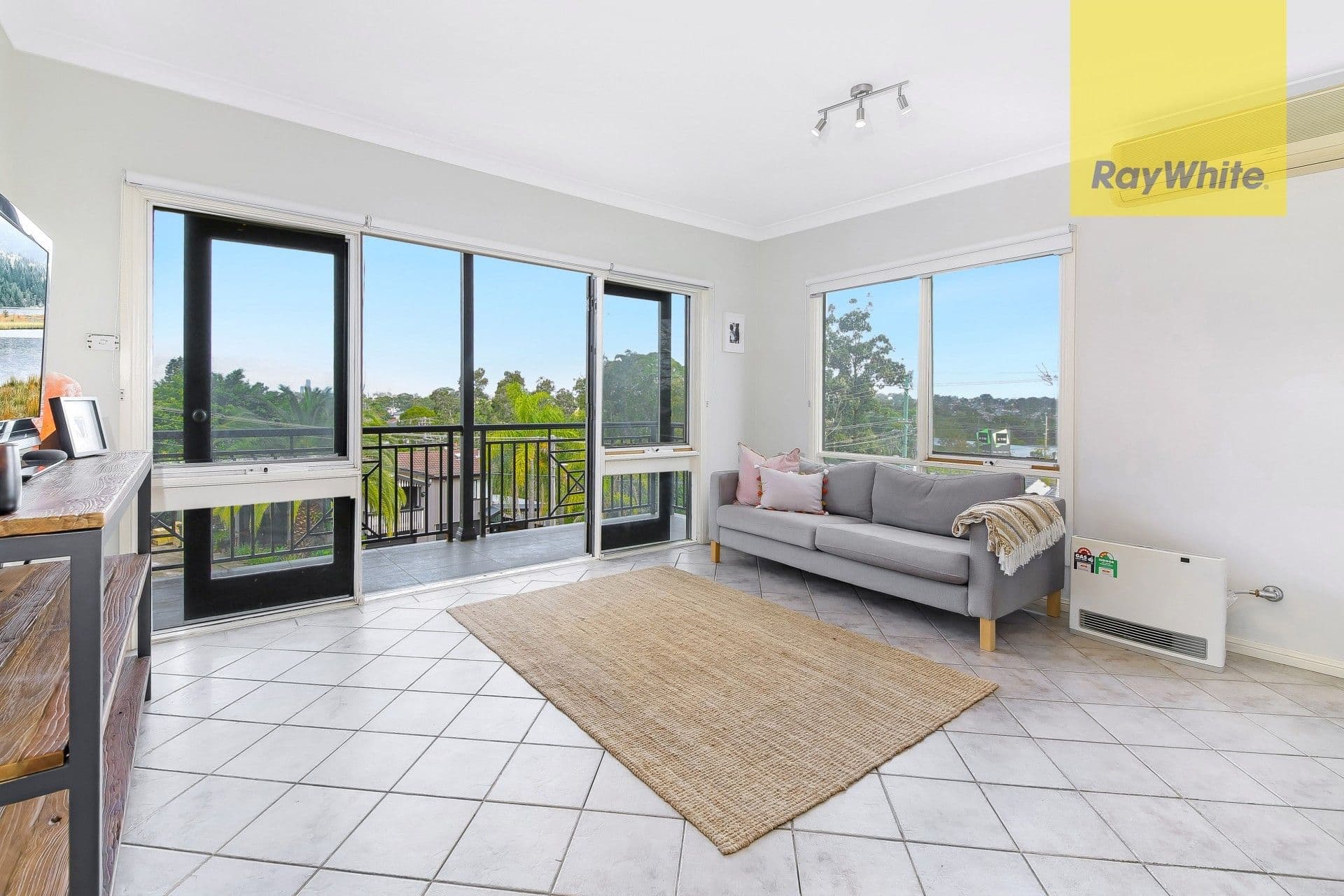 1 Eve Place, Winston Hills - Thumbnail 2