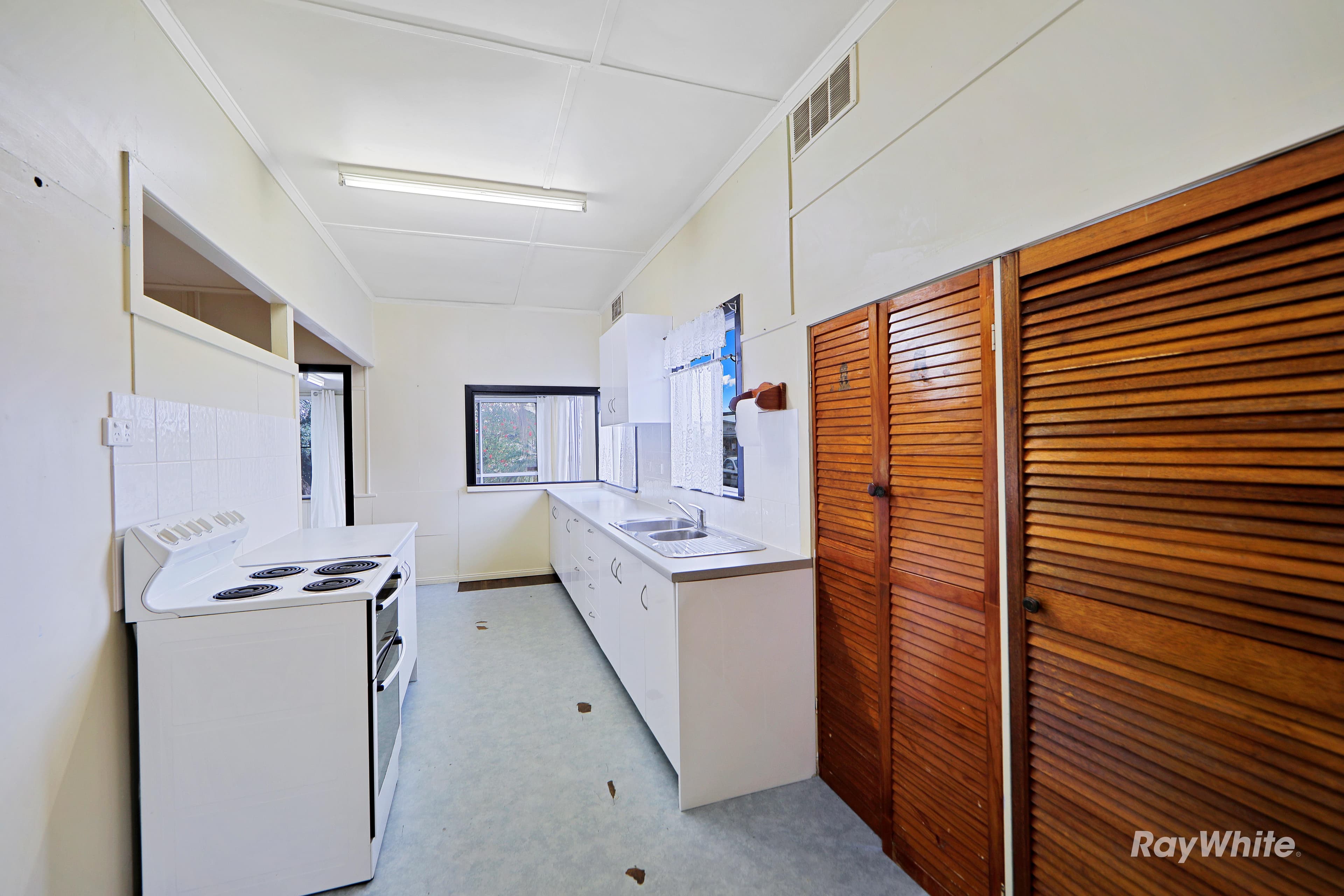 72 Bathurst Street, Elliott Heads QLD 4670, Elliott Heads - Thumbnail 3
