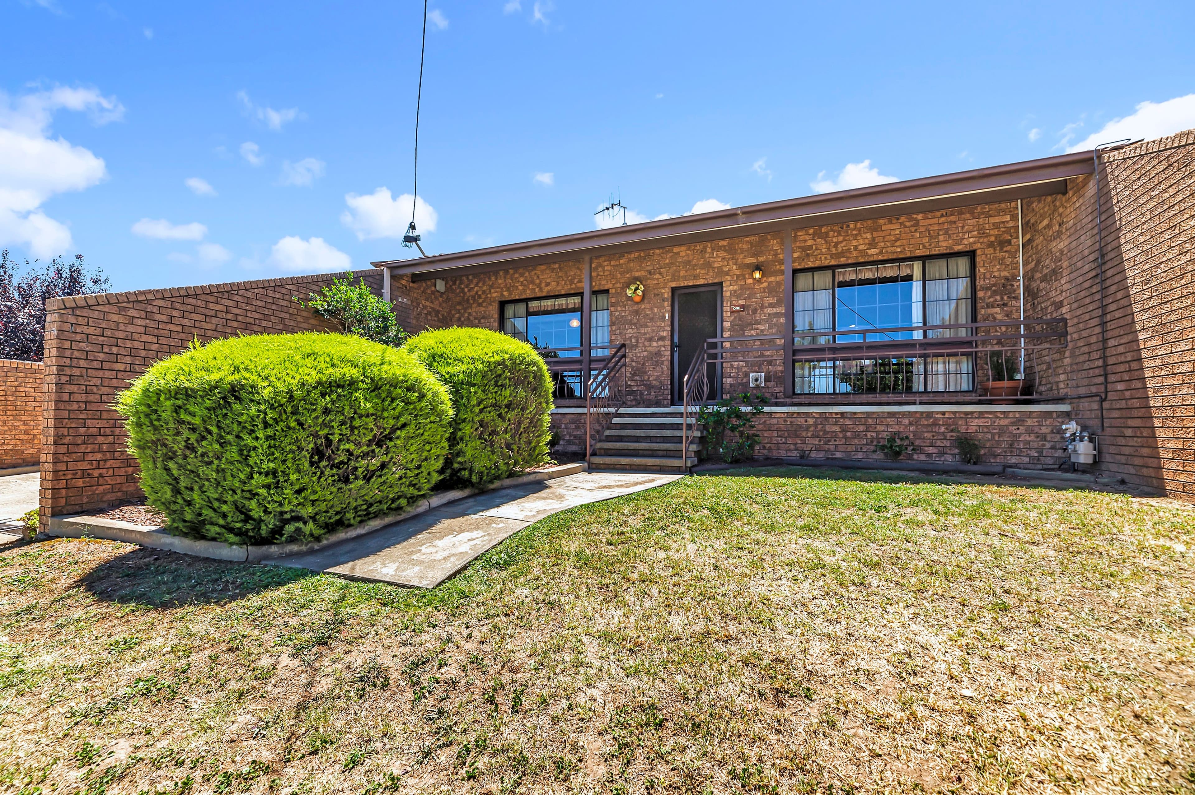 9 Thurralilly Street, Queanbeyan NSW 2620, Queanbeyan East - Image 1
