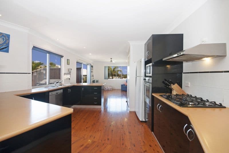 1 The Quarterdeck, BLACKS BEACH QLD 4740, Blacks Beach - Thumbnail 4