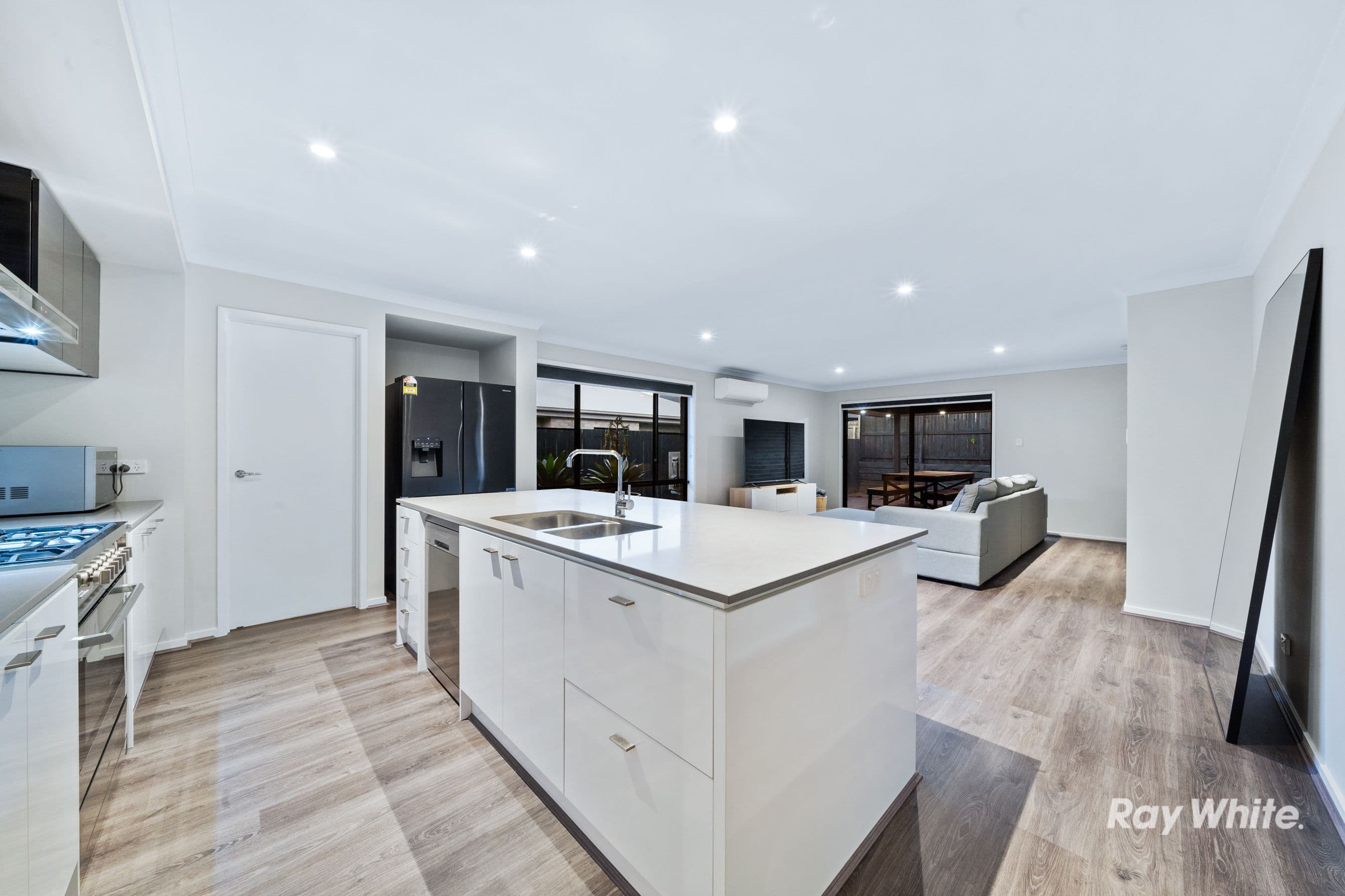 15 Talbot Drive, Greenbank QLD 4124, Greenbank - Thumbnail 3