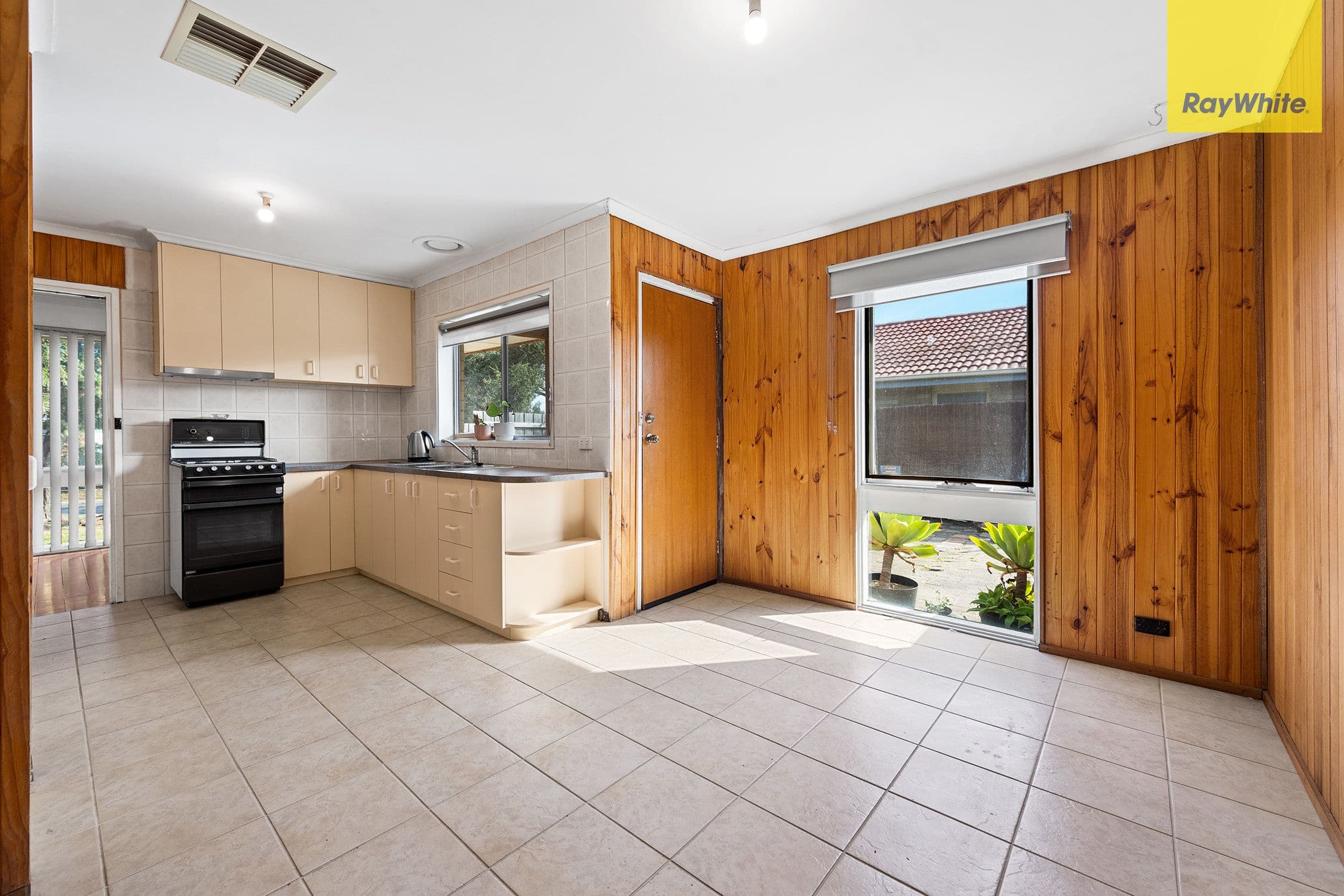 2 Meadowbank Court, Kings Park VIC 3021, Kings Park - Thumbnail 4