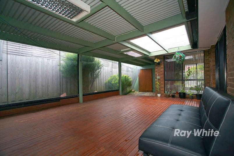 19 Chatham Close, CRANBOURNE EAST VIC 3977, Cranbourne East - Thumbnail 3