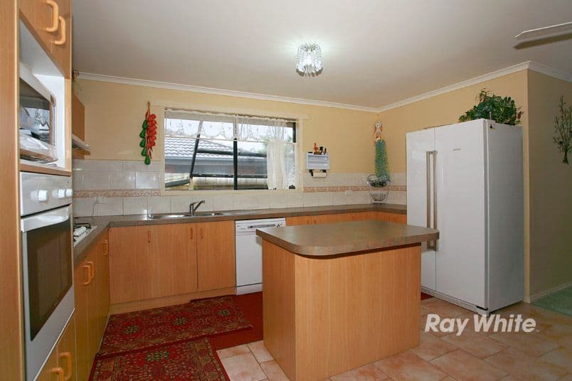 19 Chatham Close, CRANBOURNE EAST VIC 3977, Cranbourne East - Thumbnail 4
