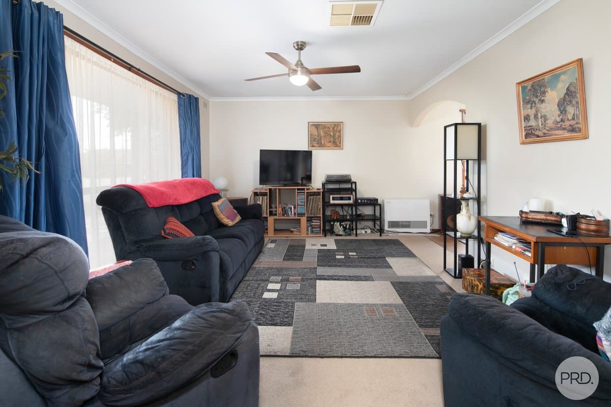 4 Hinkler Avenue, SEBASTOPOL VIC 3356, Sebastopol Property Image - Thumbnail 3