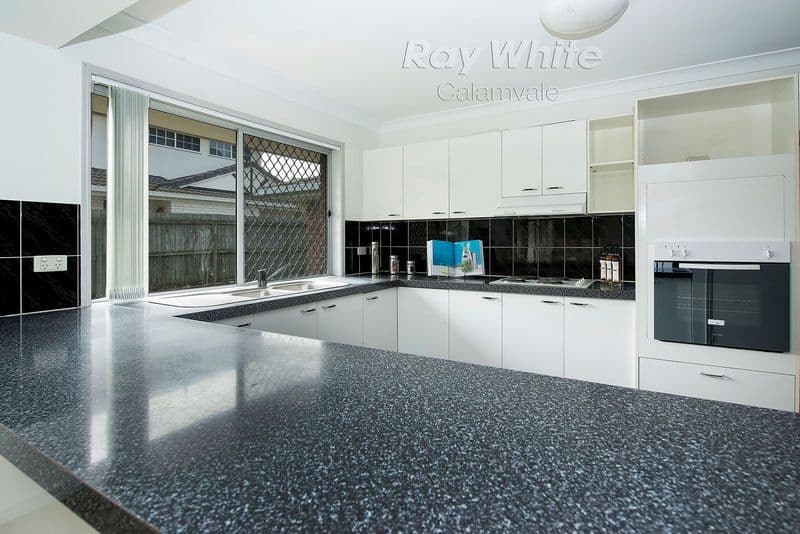 8 Orania Crescent, CALAMVALE QLD 4116, Calamvale - Thumbnail 3