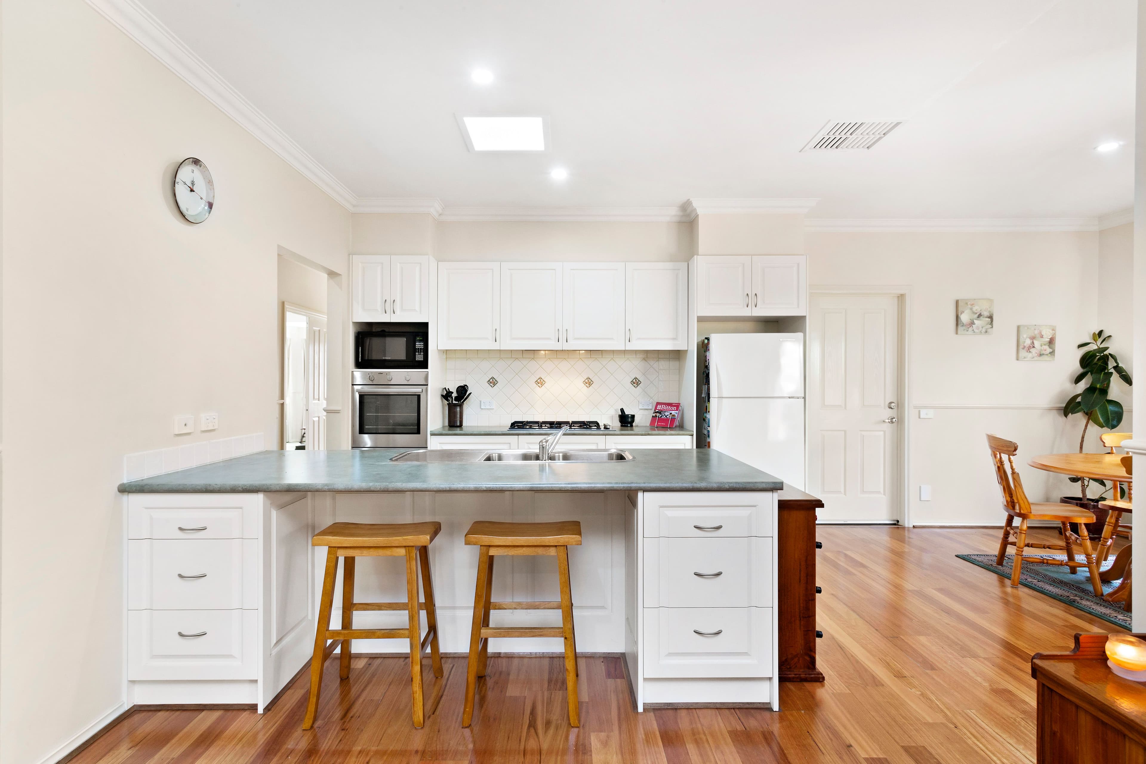 7 Jondarvan Drive, Mernda VIC 3754, Mernda - Thumbnail 2